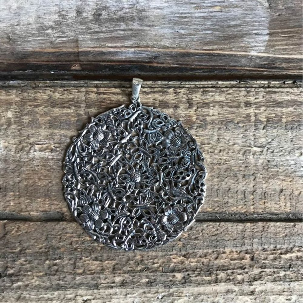 Huge Solid 925 Sterling Silver Pendent Flower Det… - image 1